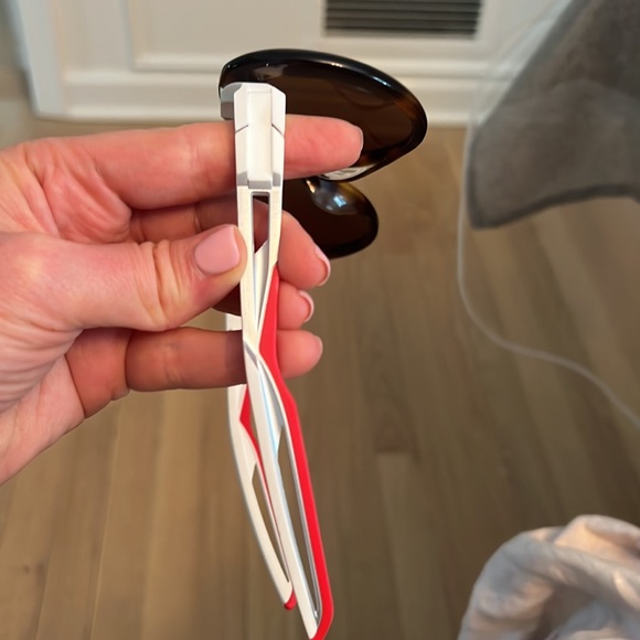 Balenciaga sunglasses! Never worn. Perfect for the summer and being glamorous . - Picture 6 of 7